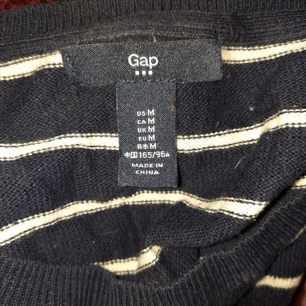 GAP Sweater - Picture 3 of 4